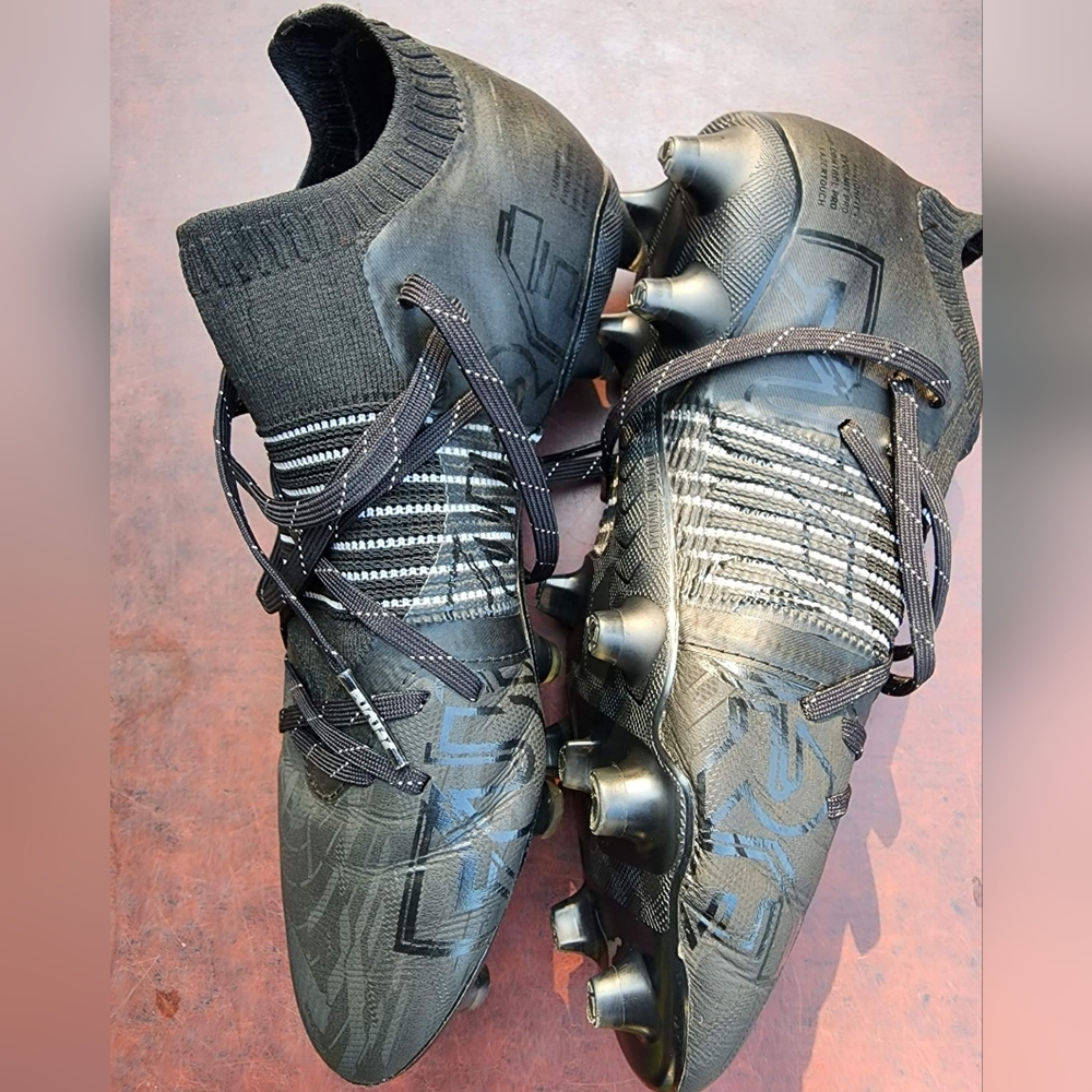 Black Puma future z ultra 1.1 Cleats